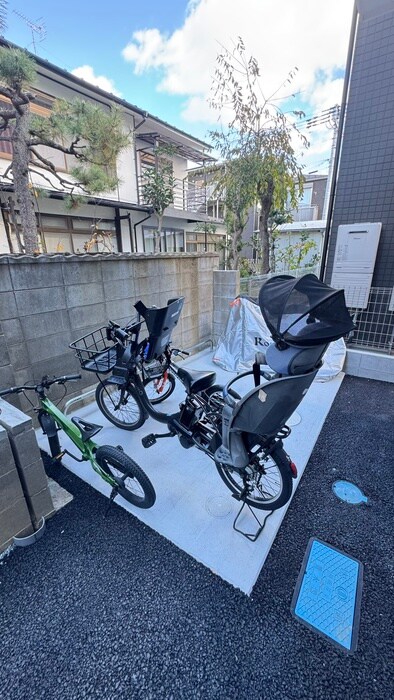 物件外観写真6　(駐輪場)
