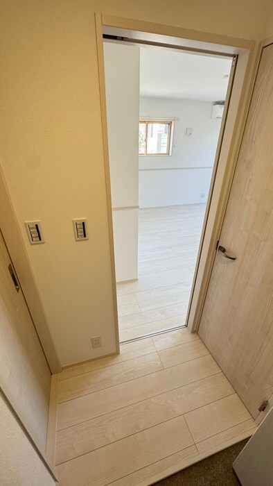 物件内観写真16　(廊下)