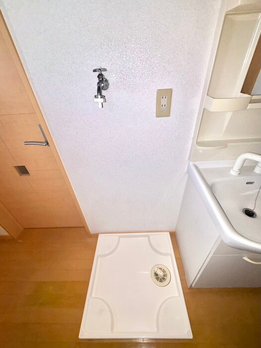 物件内観写真7　(洗濯機置場)