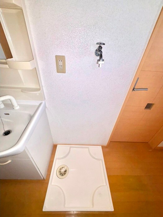 物件内観写真15　(洗濯機置場)