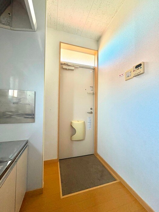 物件内観写真17　(玄関)