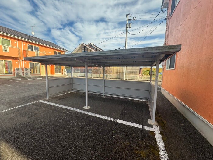 物件外観写真4　(駐輪場)