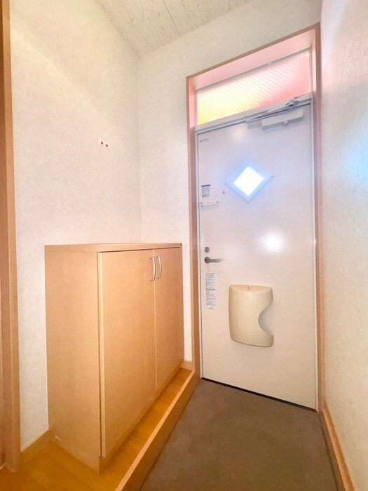 物件内観写真18　(玄関)
