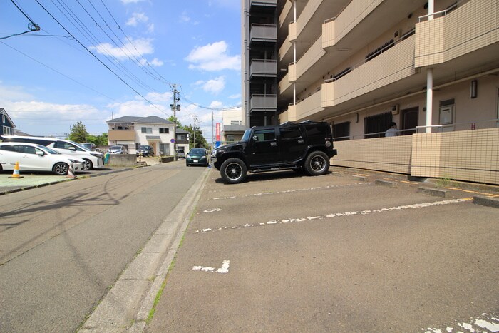 物件外観写真2　(駐車場)