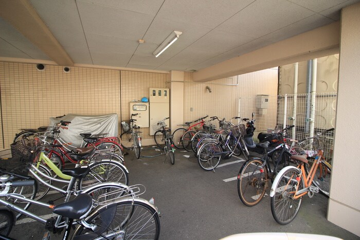 物件外観写真4　(駐輪場)