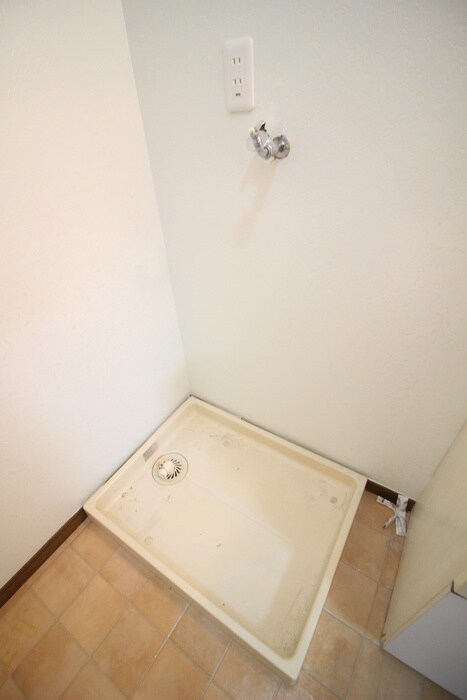 物件内観写真16　(洗濯機置場)