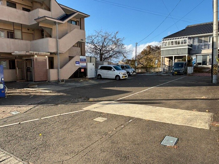 物件外観写真3　(駐車場)