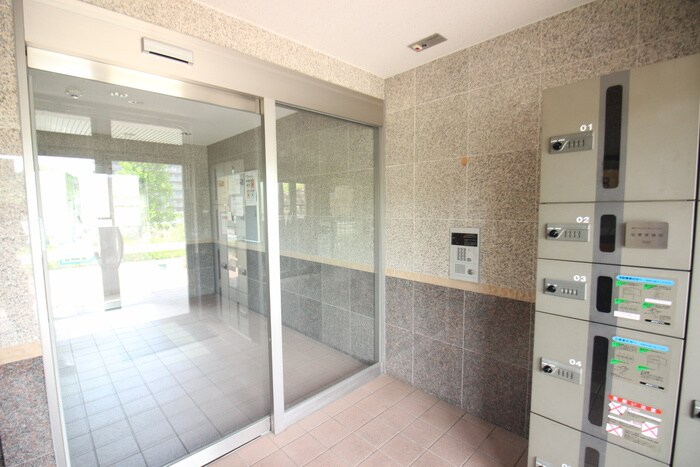 物件外観写真4　(エントランス部分)