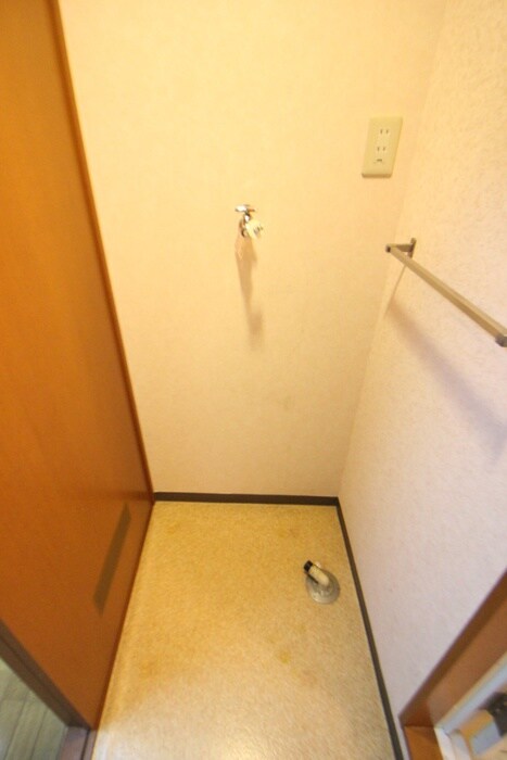 物件内観写真11　(洗濯機置場)