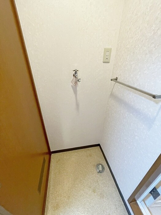 物件内観写真12　(洗濯機置場)