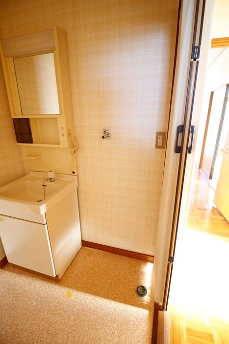 物件内観写真16　(洗濯機置場)