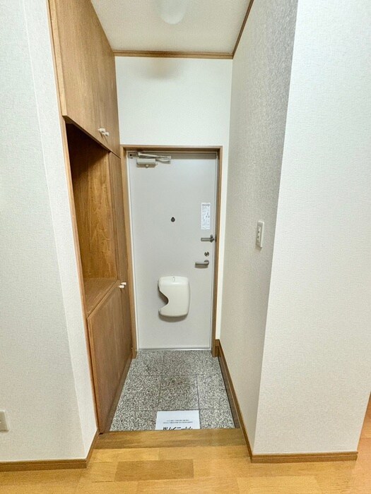 物件内観写真12　(玄関)