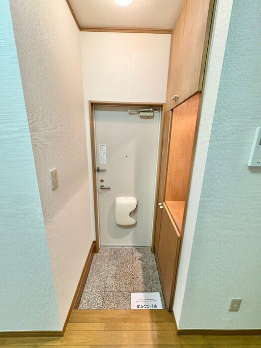 物件内観写真13　(玄関)