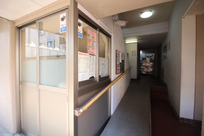 物件外観写真5　(エントランス部分)