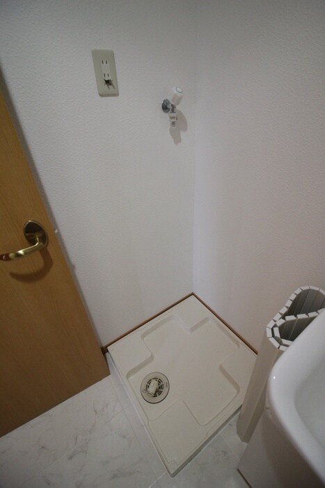 物件内観写真11　(洗濯機置場)