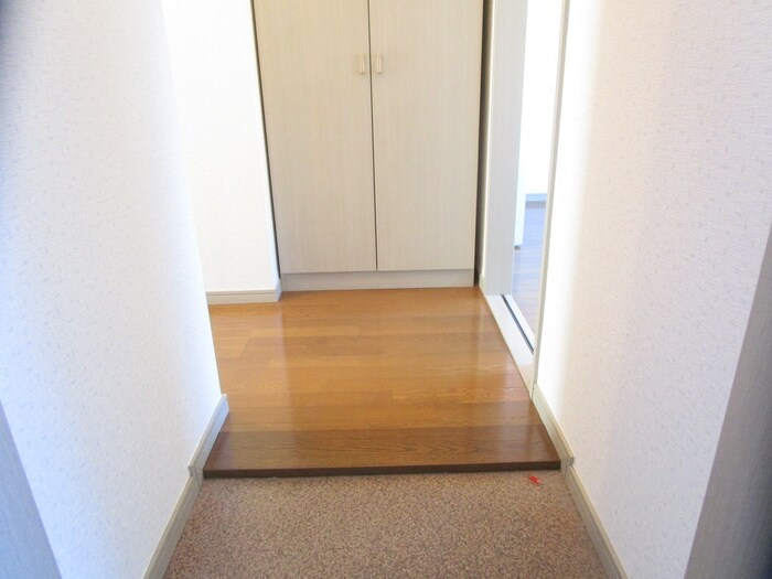 物件内観写真8　(玄関)