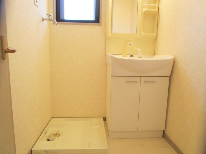 物件内観写真12　(洗濯機置場)