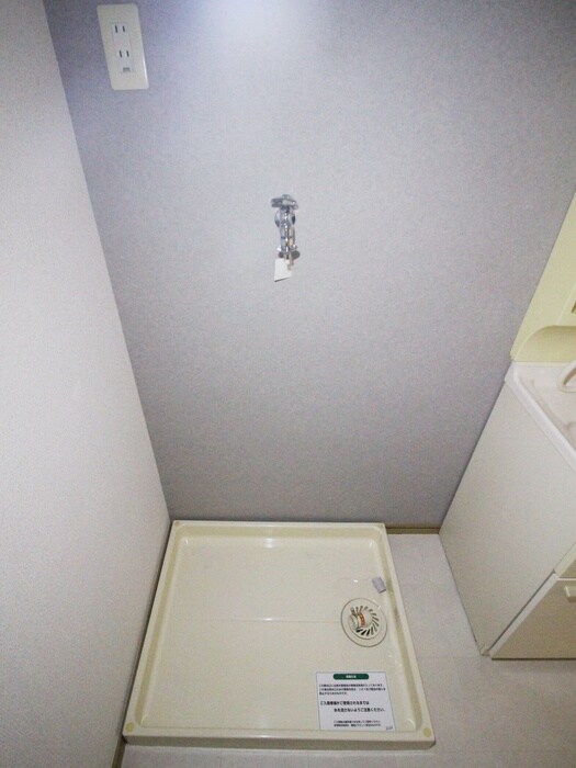 物件内観写真16　(洗濯機置場)