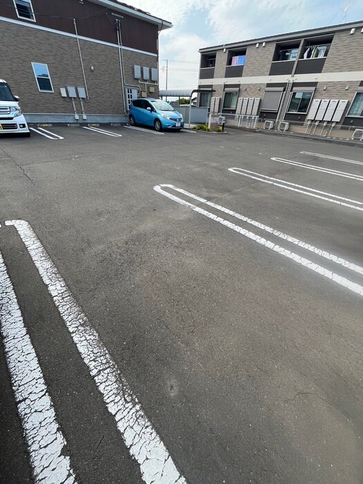 物件外観写真4　(駐車場)