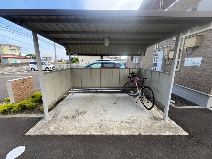 物件外観写真5　(駐輪場)