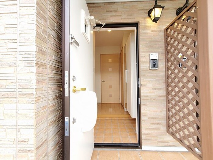 物件内観写真16　(玄関)