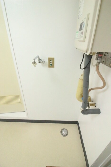 物件内観写真15　(洗濯機置場)