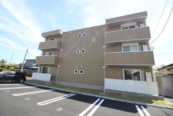 物件外観写真2　(駐車場)