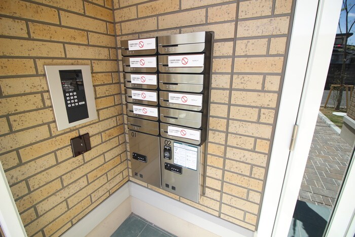 物件外観写真5　(エントランス部分)