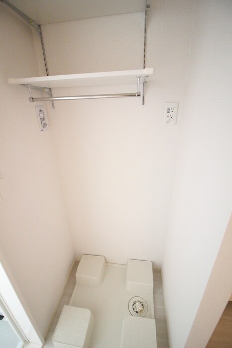 物件内観写真15　(洗濯機置場)