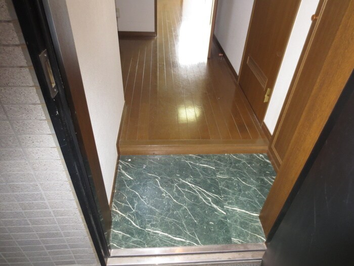 物件内観写真7　(玄関)