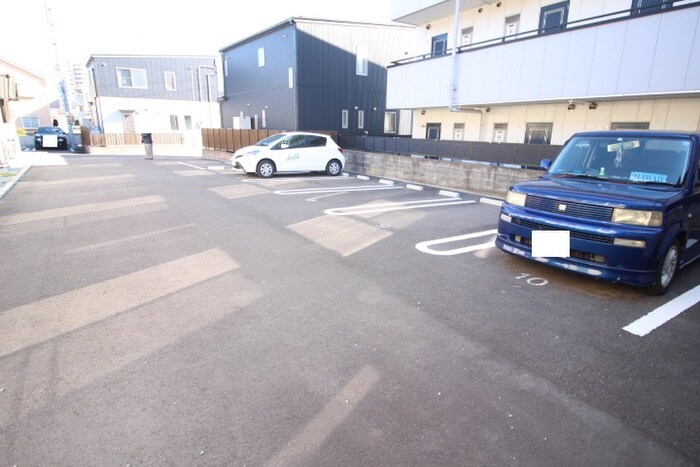 物件外観写真2　(駐車場)