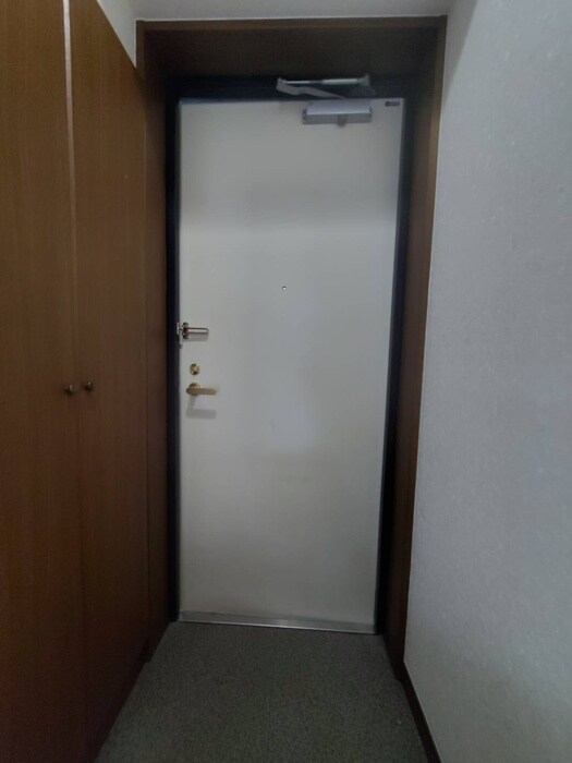 物件内観写真13　(玄関)