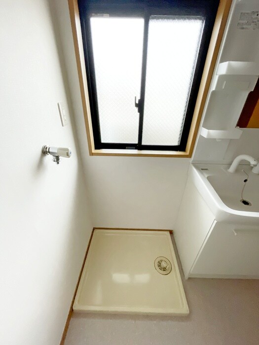 物件内観写真12　(洗濯機置場)