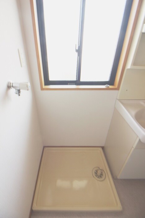 物件内観写真14　(洗濯機置場)