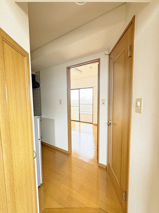 物件内観写真16　(廊下)
