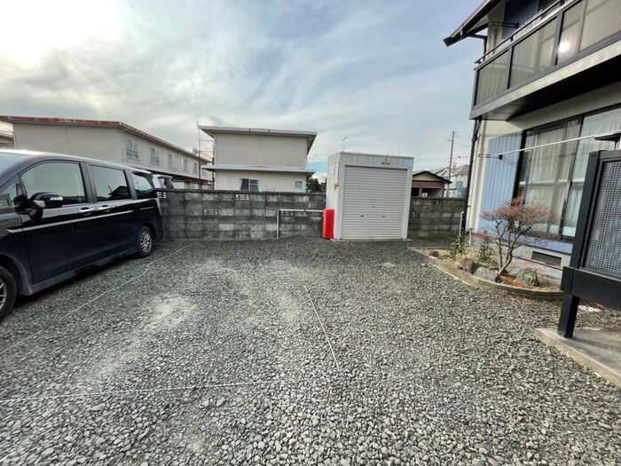 物件外観写真3　(駐車場)