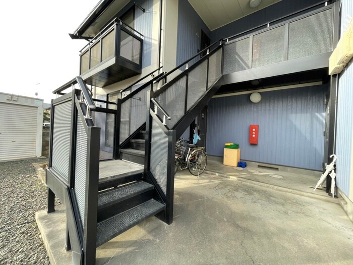 物件外観写真4　(エントランス部分)