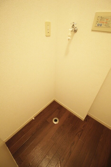 物件内観写真15　(洗濯機置場)