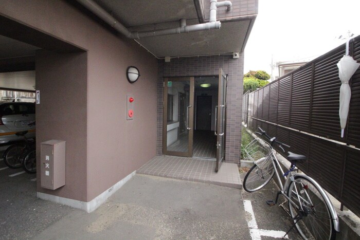 物件外観写真4　(エントランス部分)
