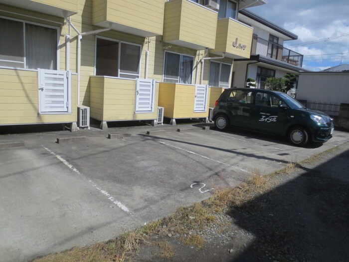 物件外観写真4　(駐車場)