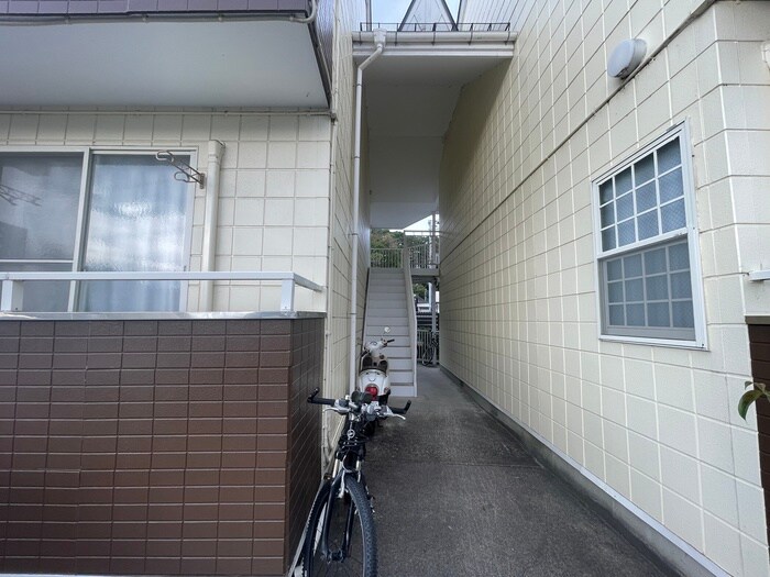 物件外観写真4　(エントランス部分)