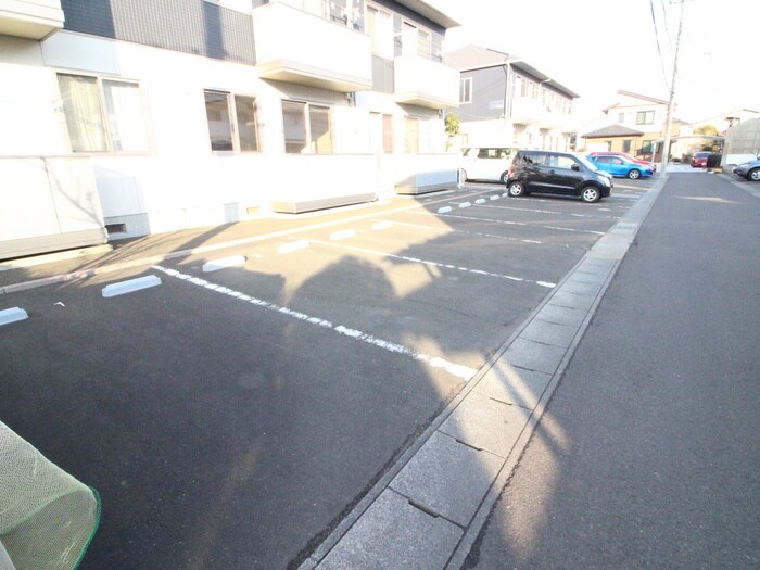 物件外観写真3　(駐車場)