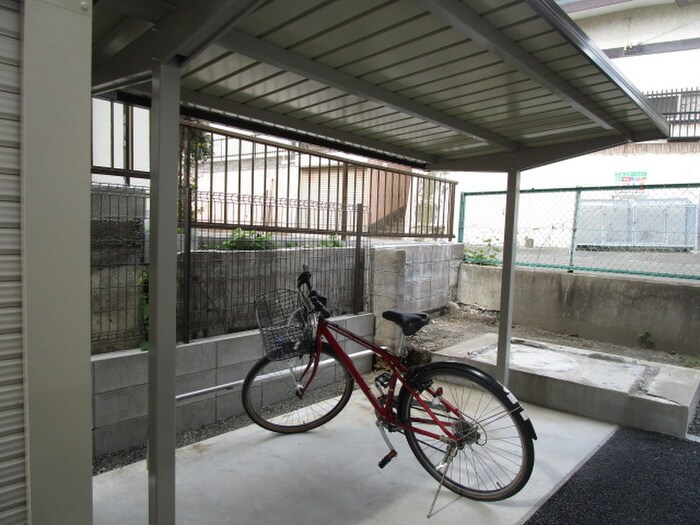 物件外観写真4　(駐輪場)