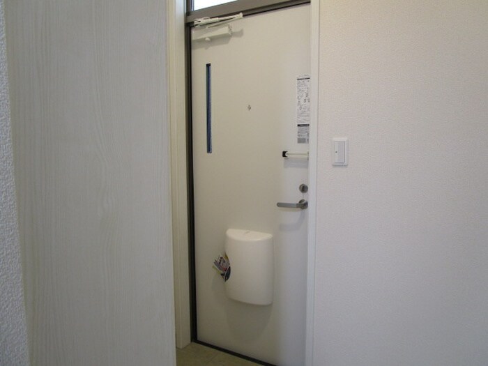 物件内観写真17　(玄関)