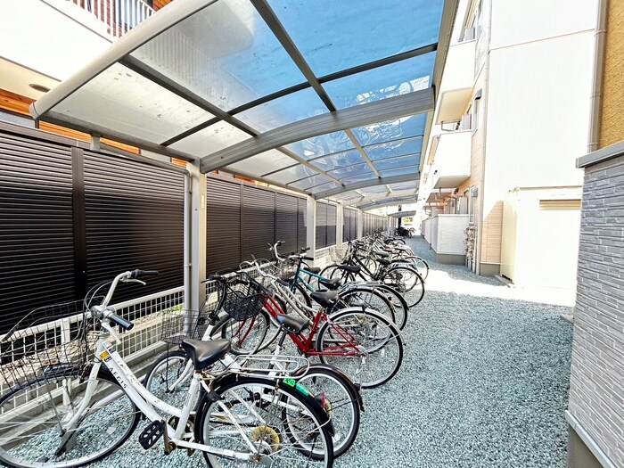物件外観写真3　(駐輪場)