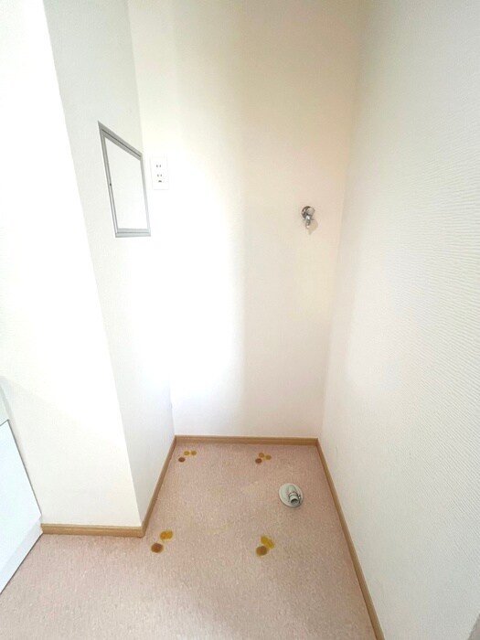 物件内観写真13　(洗濯機置場)