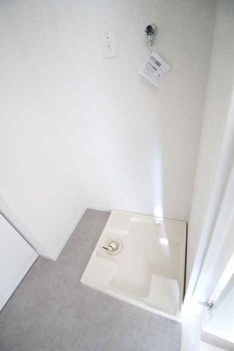 物件内観写真16　(洗濯機置場)