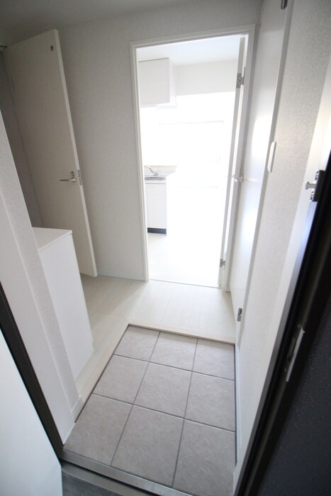 物件内観写真17　(玄関)