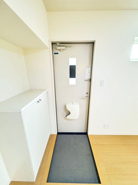 物件内観写真14　(玄関)