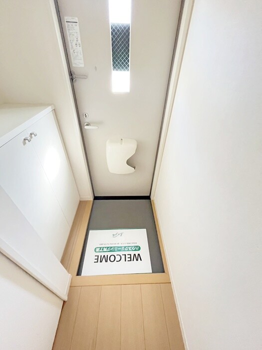 物件内観写真16　(玄関)